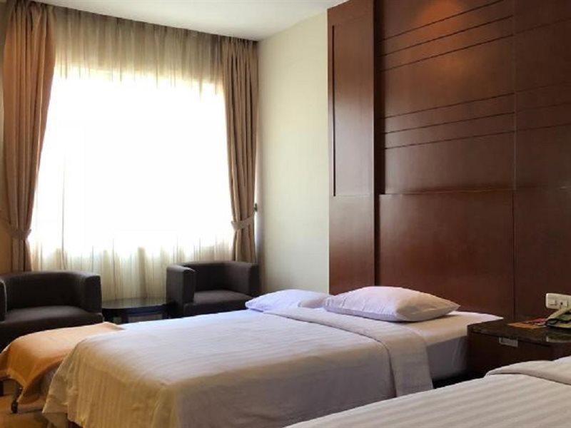 Grand Sakura Hotel Medan Exterior photo