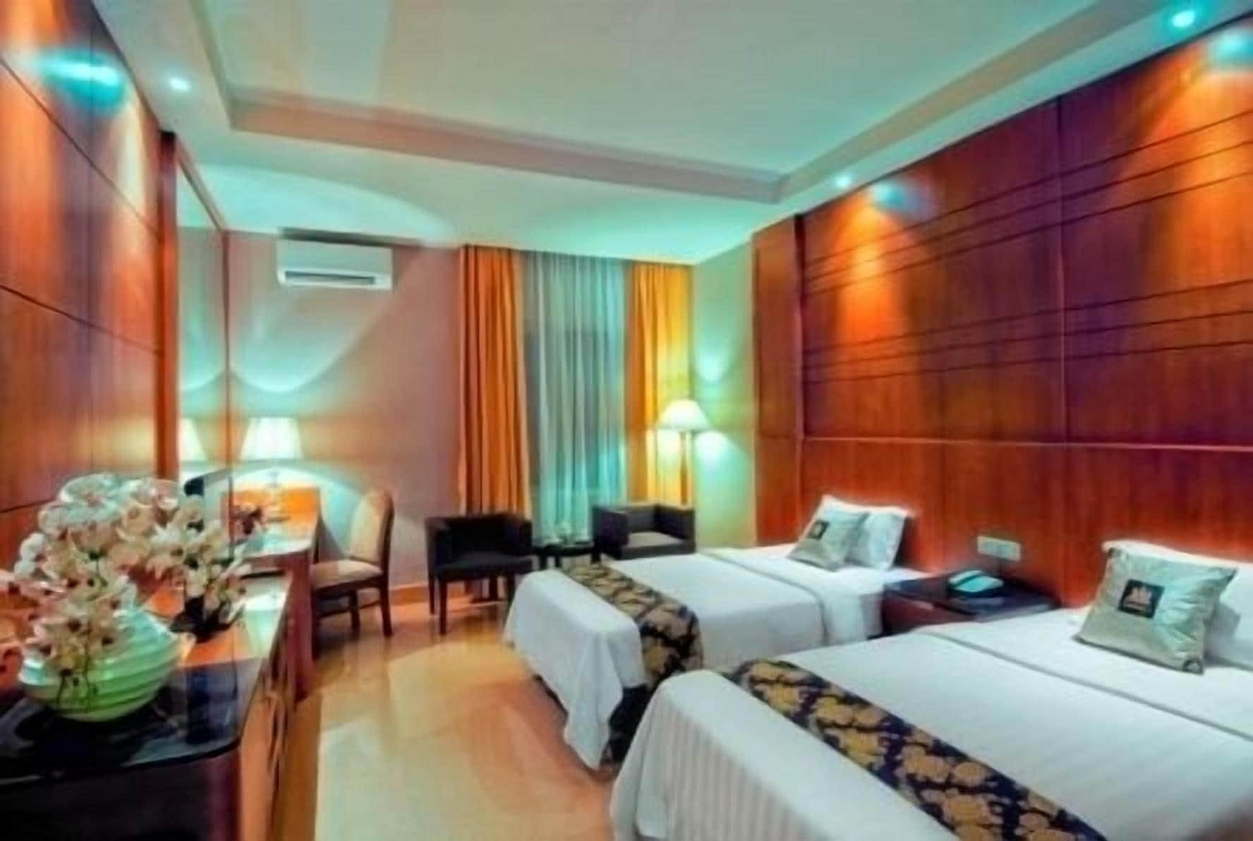 Grand Sakura Hotel Medan Exterior photo