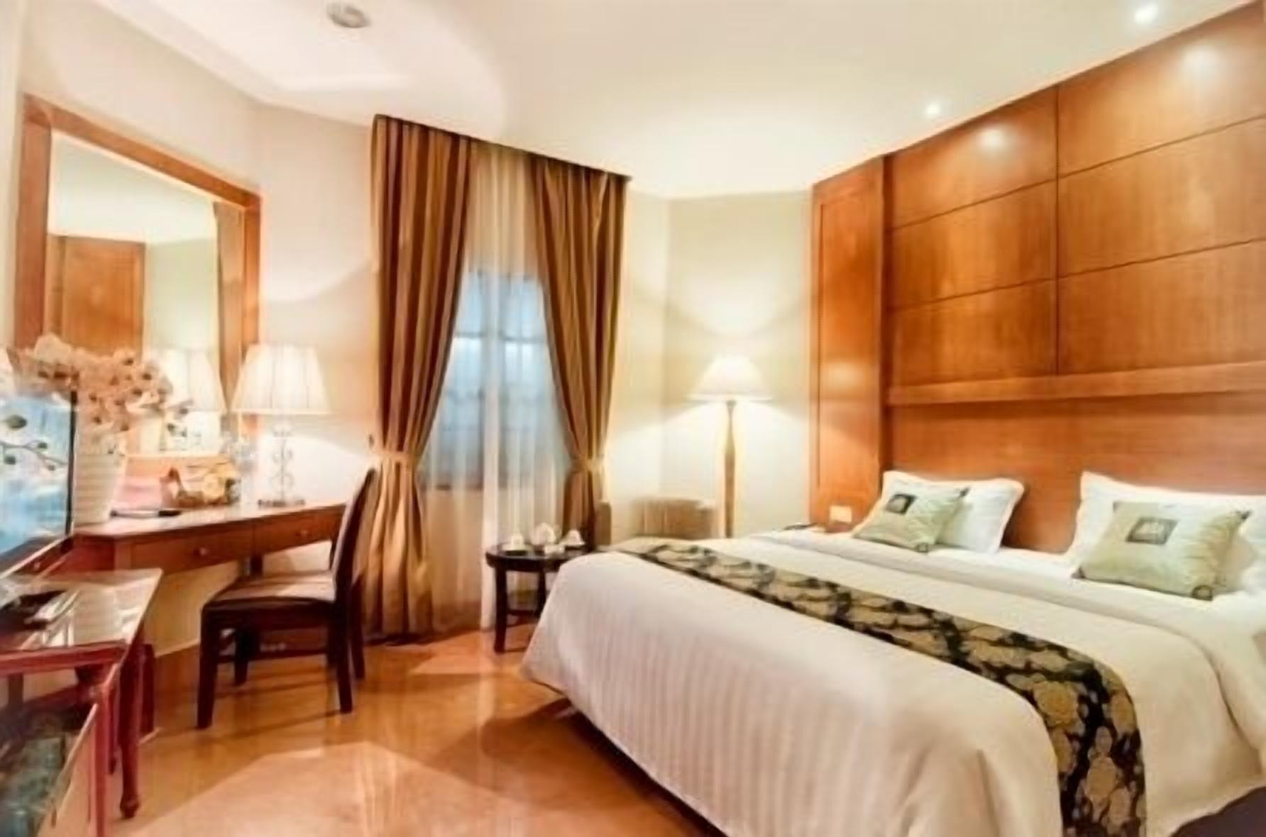 Grand Sakura Hotel Medan Exterior photo