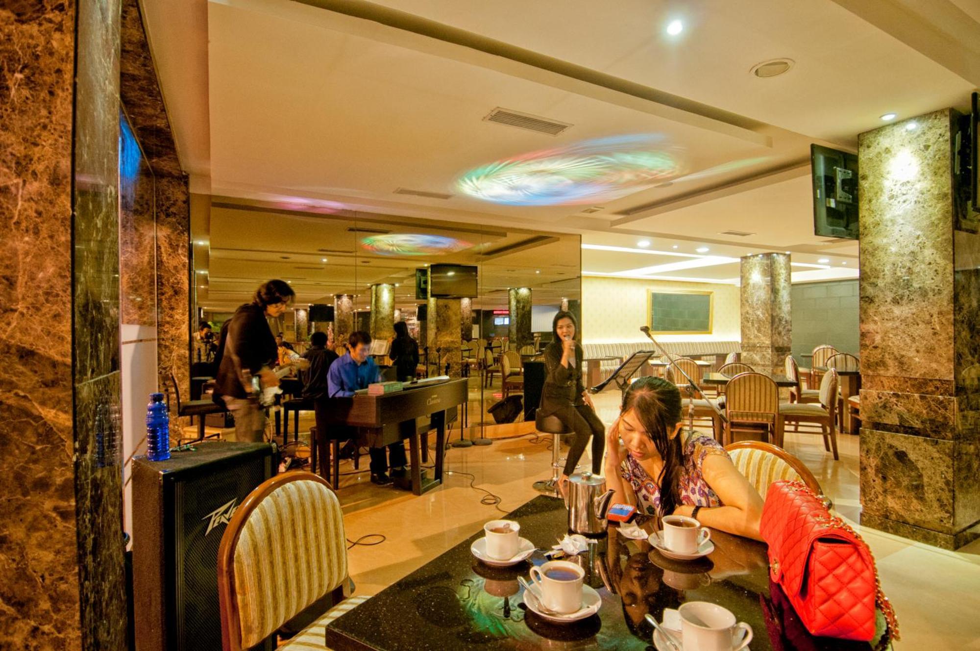 Grand Sakura Hotel Medan Exterior photo