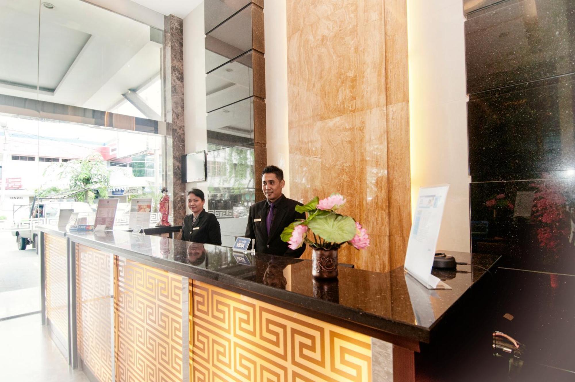 Grand Sakura Hotel Medan Exterior photo