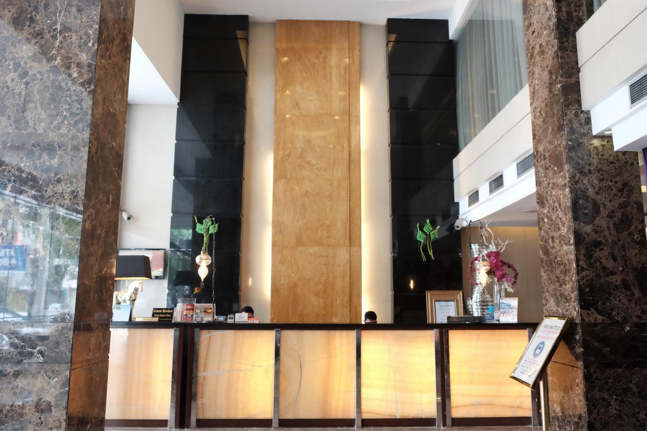 Grand Sakura Hotel Medan Exterior photo